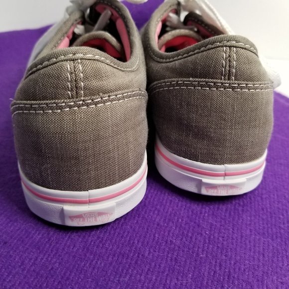 Classic Van's Gray Sneaker with Pink trim - Picture 4 of 5